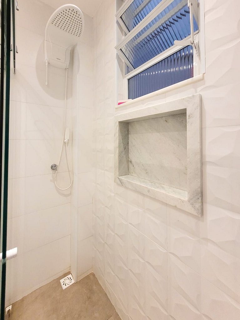 Elegante Apartamento de 1 Quarto em Copacabana