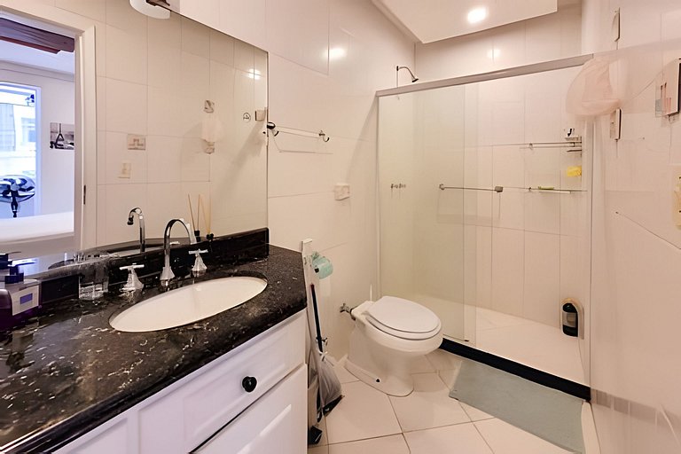 Apto 2 qts a 120 mts da Praia, otima localizaçao
