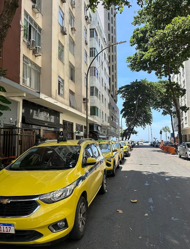 Apto 3 quartos, 50m da praia!