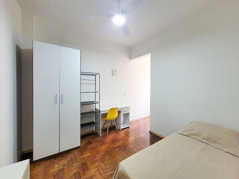 Apt 2 qts, 100m do metro, 300m da praia