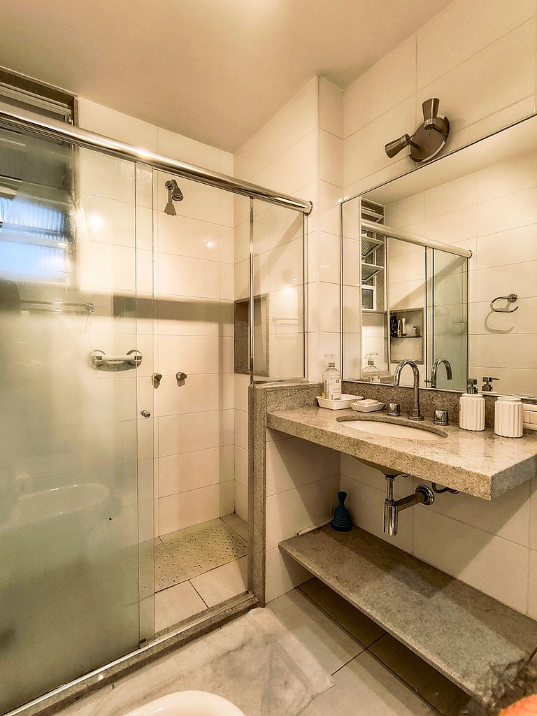 ML99 - Apartamento de 2 quartos, ótima localização
