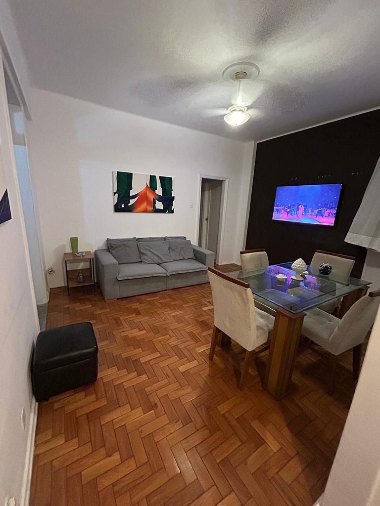 Apartamento espaçoso com 2 quartos e localização privilegiad