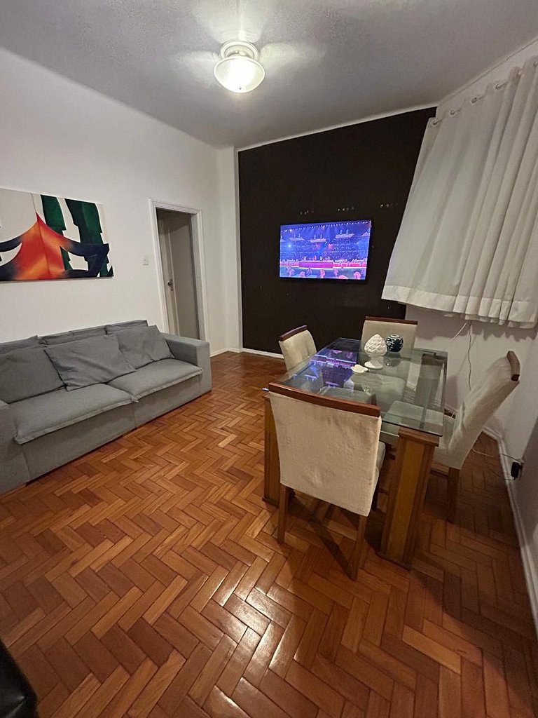 Apartamento espaçoso com 2 quartos e localização privilegiad