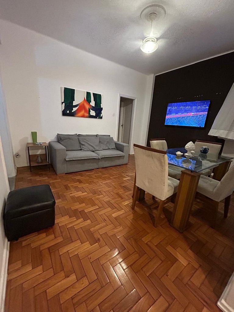 Apartamento espaçoso com 2 quartos e localização privilegiad